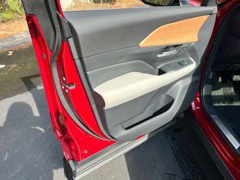 Used 2026 Toyota Grand Highlander Limited image 11