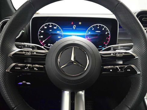 Used 2026 Mercedes-Benz GLC 300 4MATIC image 28