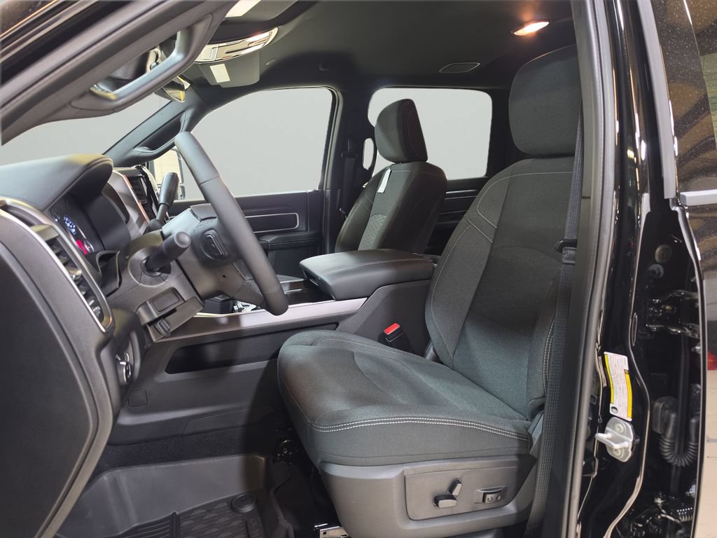 New 2027 RAM 3500 Big Horn AWD/4WD image 13
