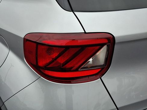 Used 2025 Hyundai Venue SEL FWD image 11