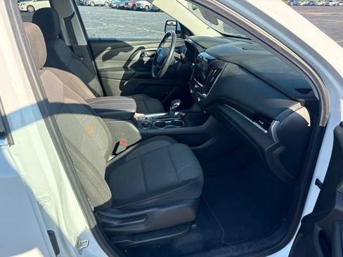Used 2021 Chevrolet Traverse LT FWD image 17