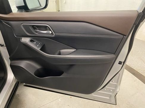 Used 2021 Nissan Rogue SV w/ Premium Package AWD/4WD image 26