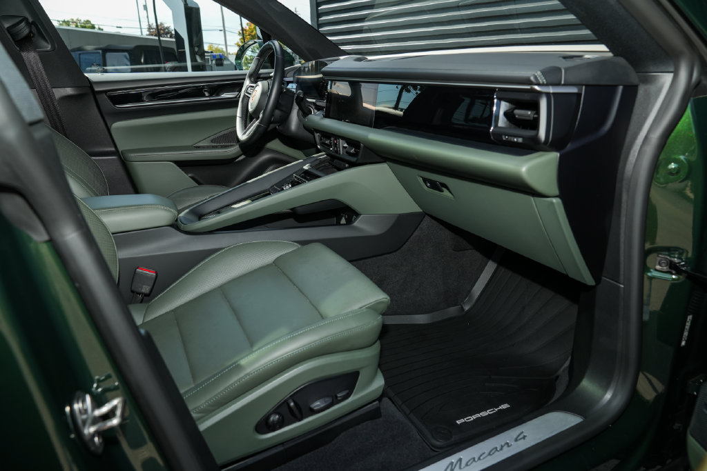 Certified 2026 Porsche Macan 4 Electric AWD/4WD image 35