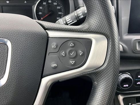 Used 2024 GMC Terrain SLE w/ Driver Convenience Package image 19