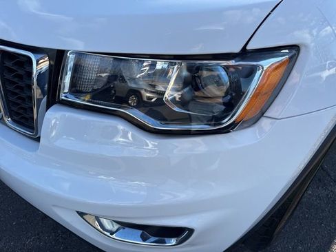 Used 2022 Jeep Grand Cherokee Limited image 30