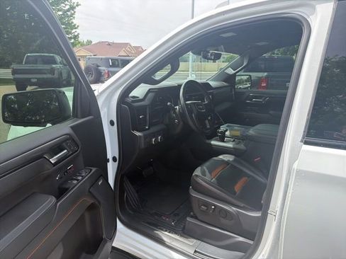 Used 2023 GMC Sierra 1500 AT4 w/ Technology Package AWD/4WD image 15