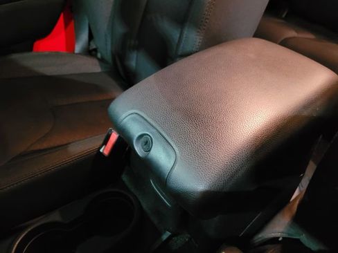 Used 2015 Jeep Wrangler Unlimited Sport image 30