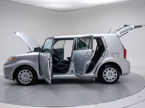 Used 2015 Scion xB FWD image 18
