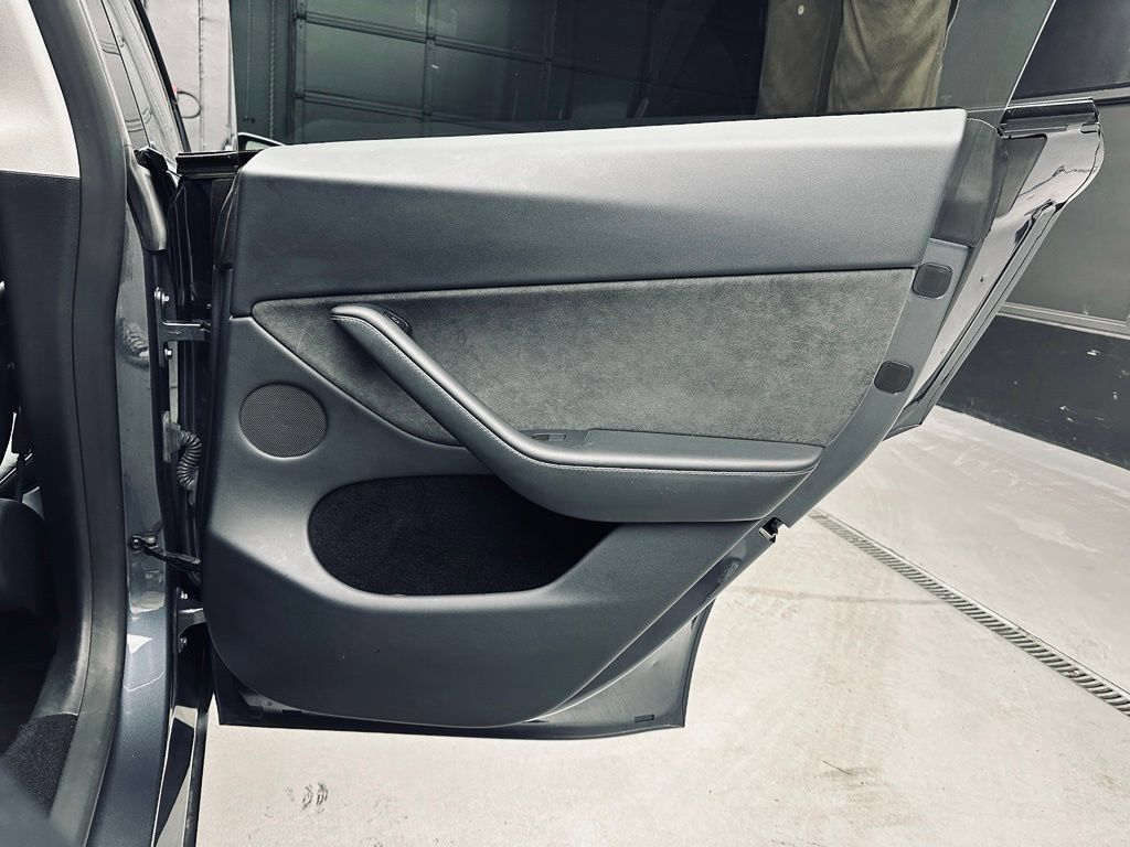 Used 2023 Tesla Model Y Long Range AWD/4WD image 24