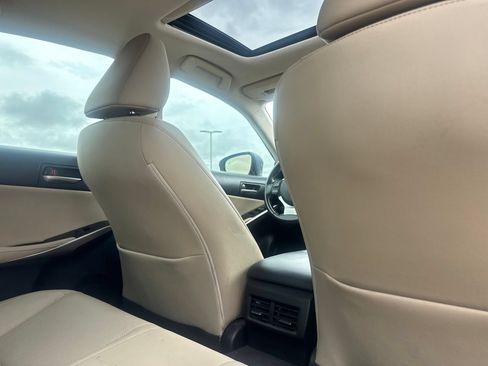 Used 2017 Lexus IS 200t w/ Premium Package RWD image 30