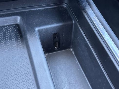 Used 2025 GMC Acadia Elevation image 24