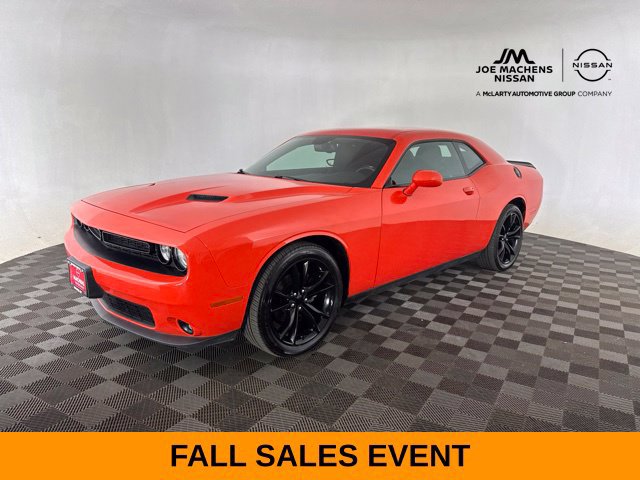Used 2016 Dodge Challenger SXT w/ Blacktop Package RWD image 7