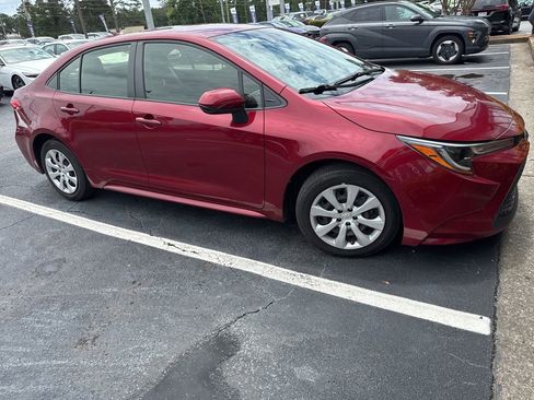 Used 2022 Toyota Corolla LE FWD image 4