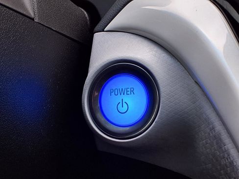 Used 2017 Chevrolet Bolt Premier w/ Driver Confidence II Package image 11