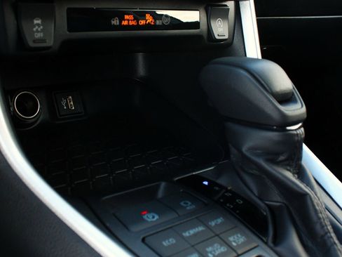 New 2025 Toyota RAV4 LE image 31