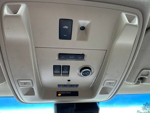 Used 2015 Cadillac Escalade Luxury AWD/4WD image 17