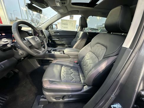 New 2026 Nissan Pathfinder Platinum image 23