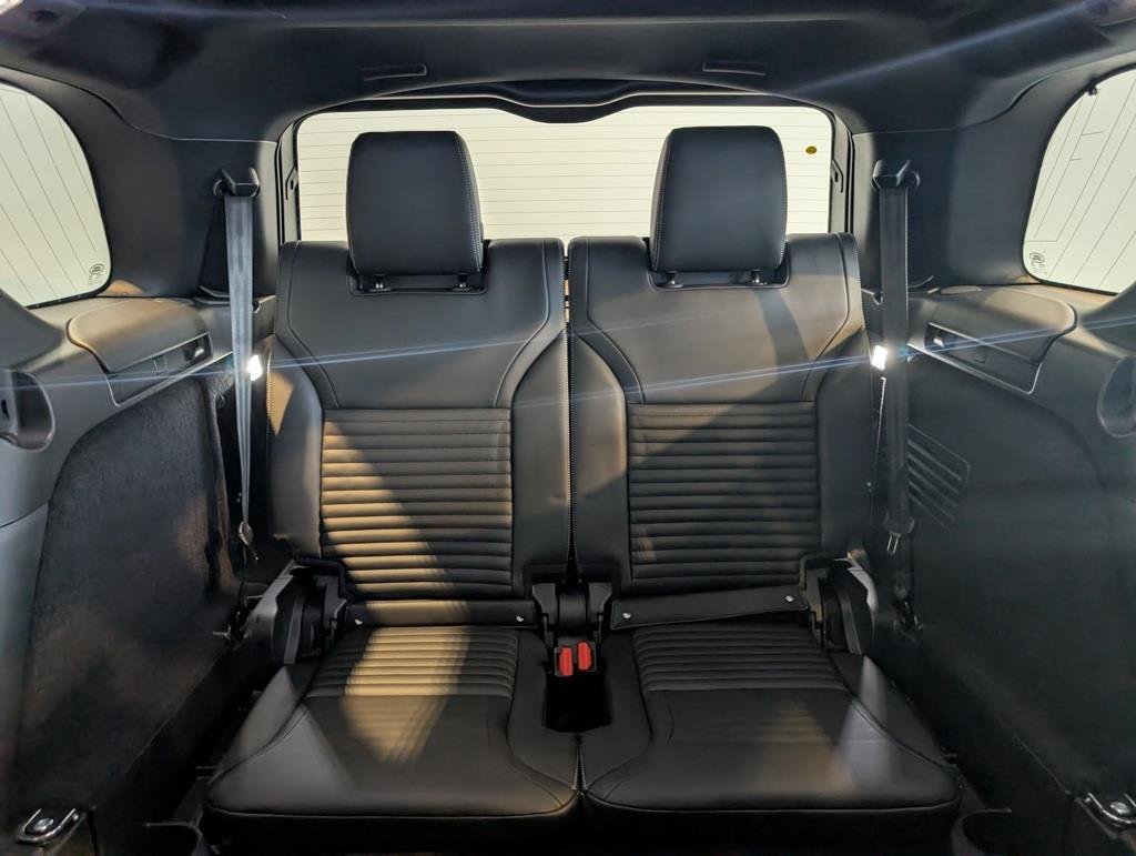New 2026 Land Rover Discovery Limited Edition AWD/4WD image 31