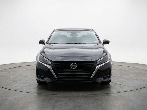 Used 2025 Nissan Altima 2.5 SV image 2
