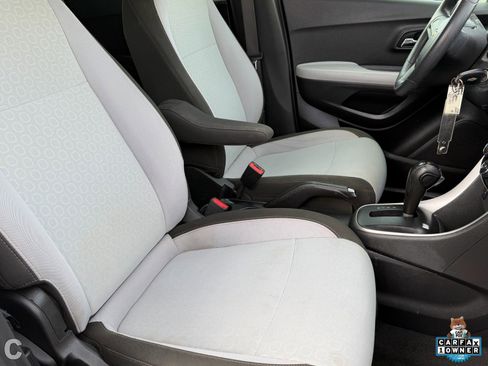 Used 2021 Chevrolet Trax LS image 11