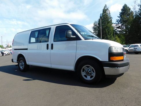 Used 2003 GMC Savana 1500 w/ Chrome Appearance Package image 1