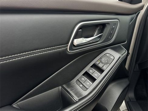 Used 2022 Nissan Rogue Platinum w/ Head-Up Display Package image 19