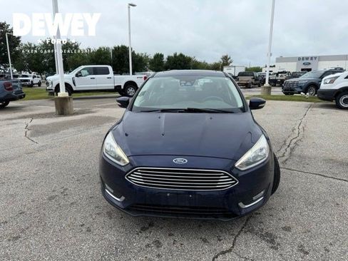 Used 2016 Ford Focus Titanium w/ Titanium Technology Package FWD image 3