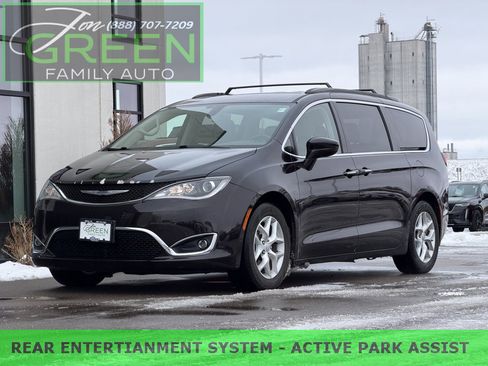 Used 2018 Chrysler Pacifica Touring Plus w/ Tire & Wheel Group image 1