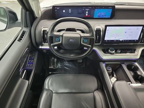 Used 2025 Ford Expedition Max Platinum AWD/4WD image 17