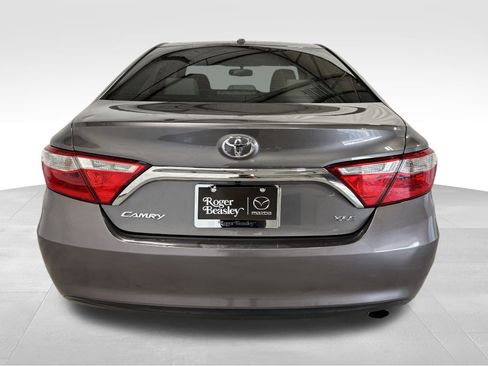 Used 2016 Toyota Camry image 7