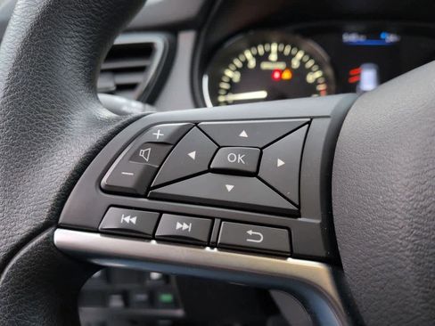 Used 2020 Nissan Rogue S image 22