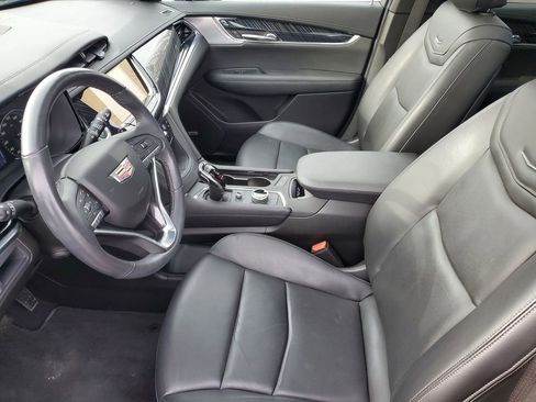 Used 2023 Cadillac XT6 Premium Luxury image 5