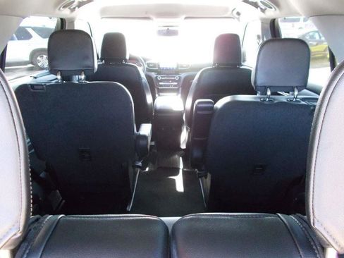 Used 2022 Ford Explorer Limited w/ Equipment Group 301A image 11