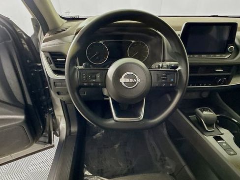 Used 2023 Nissan Rogue SV image 11