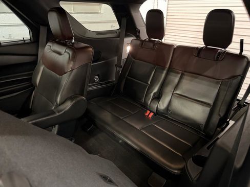 Used 2022 Ford Explorer Platinum w/ Equipment Group 601A AWD/4WD image 29