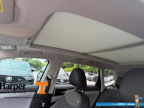 Used 2023 Volkswagen Taos SE w/ Panoramic Sunroof Package FWD image 18