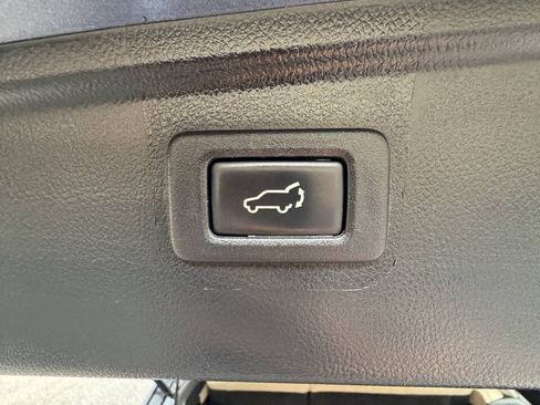 Used 2017 Subaru Outback 2.5i Premium AWD/4WD image 22