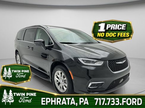 Used 2023 Chrysler Pacifica Touring-L AWD/4WD image 1