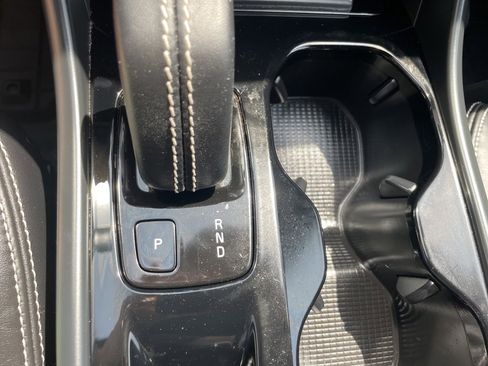 Used 2022 Volvo XC40 T5 R-Design w/ Advanced Package image 20