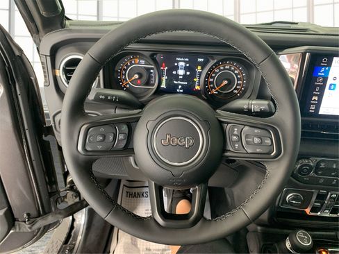 Used 2025 Jeep Gladiator Sport image 15