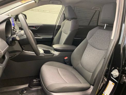 Used 2025 Toyota RAV4 XLE AWD/4WD image 20