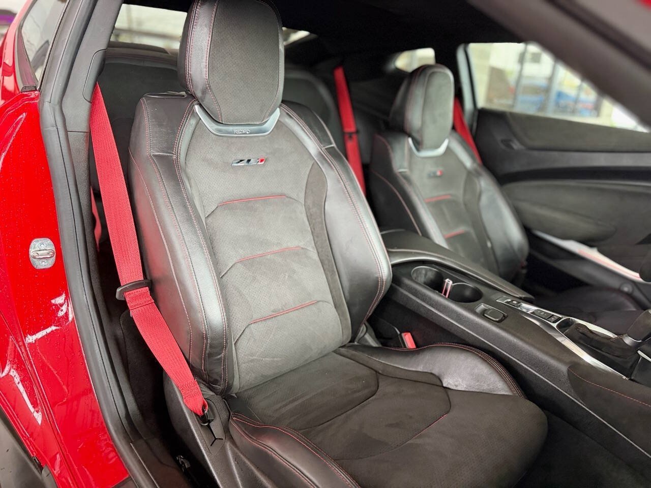 Used 2020 Chevrolet Camaro ZL1 RWD image 38