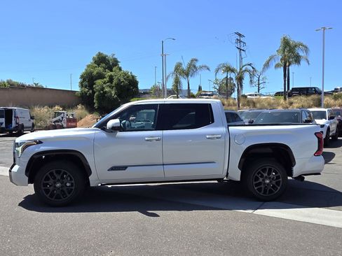 Used 2025 Toyota Tundra Platinum AWD/4WD image 2