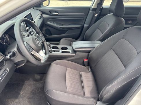Used 2025 Nissan Altima 2.5 SV FWD image 22
