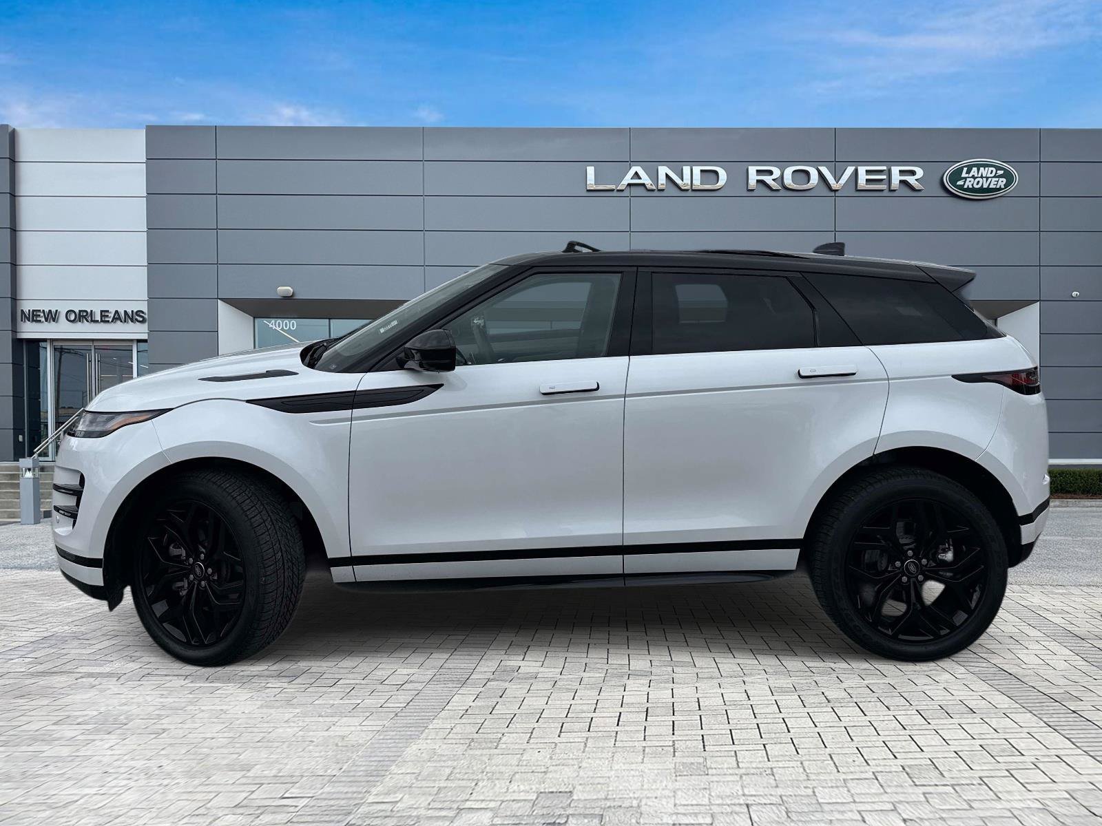 Used 2023 Land Rover Range Rover Evoque R-Dynamic SE AWD/4WD image 2