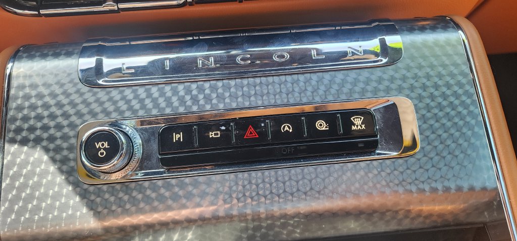 Used 2025 Lincoln Aviator Black Label w/ Jet Appearance Package AWD/4WD image 41