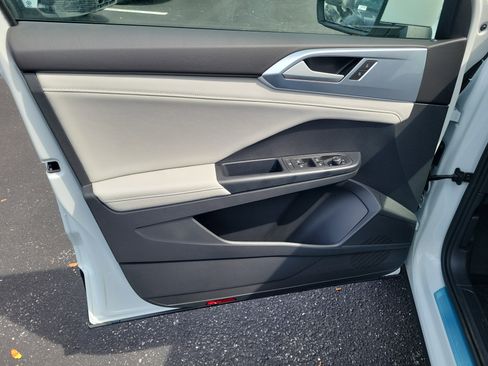New 2026 Volkswagen Taos SE FWD image 14