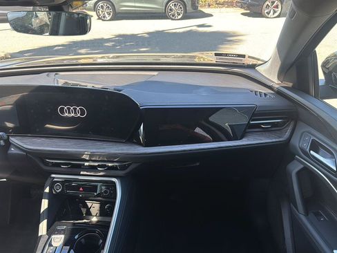 Used 2025 Audi Q5 Premium w/ Convenience Package AWD/4WD image 11