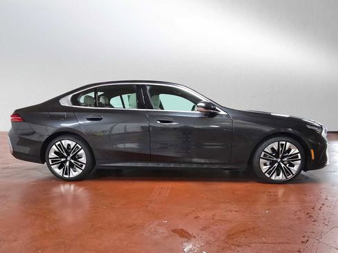 Used 2024 BMW 530i xDrive 530i xDrive w/ Convenience Package image 8