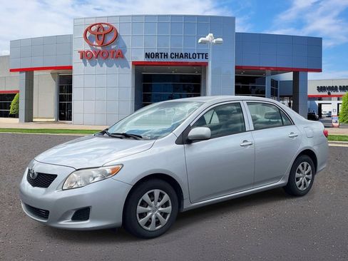 Used 2010 Toyota Corolla LE FWD image 3